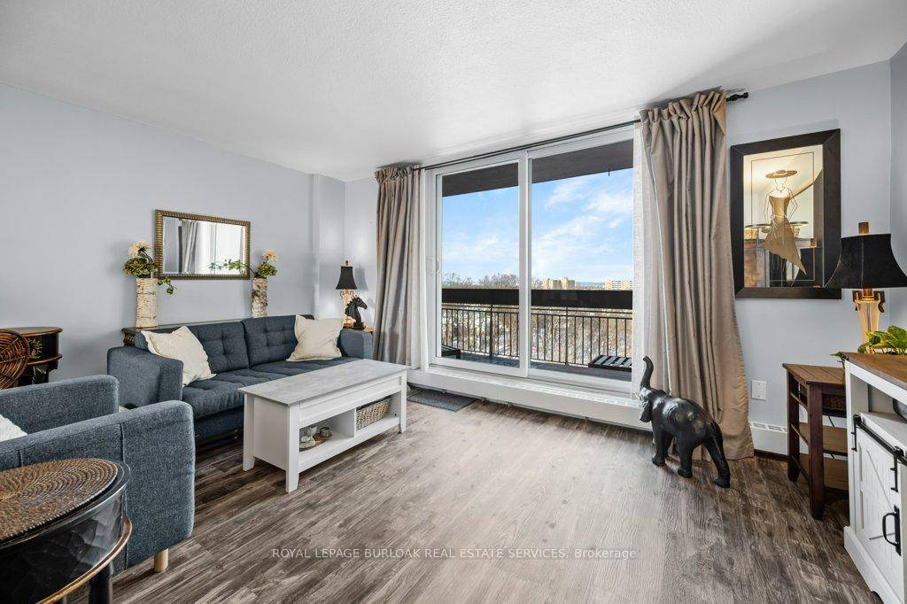 Welcome to Parkview Terrace, a unique building with exterior walkways this two storey unit feels just like a townhome !