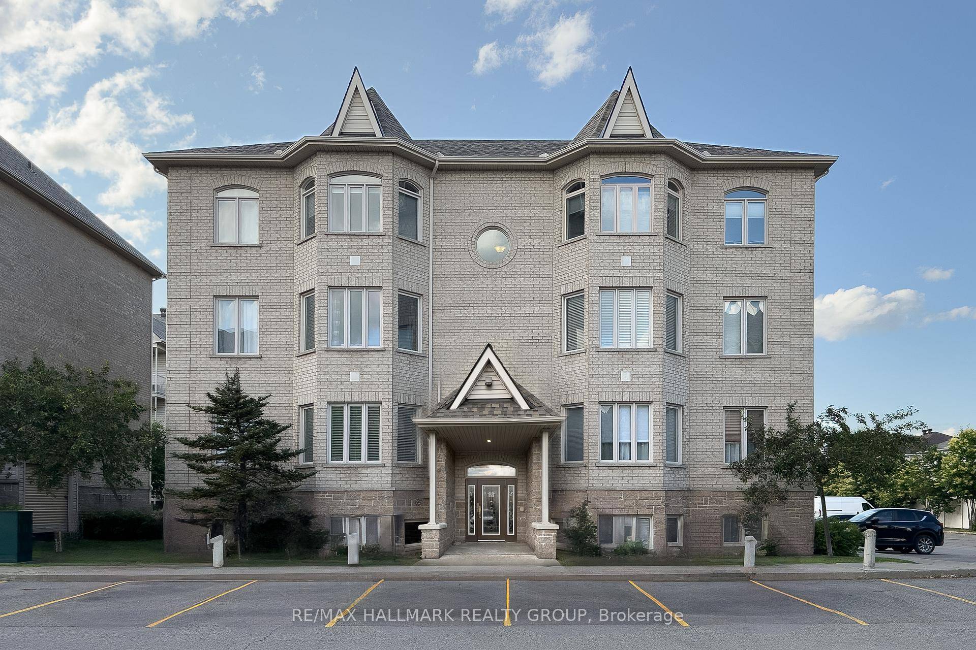 Welcome to this bright and spacious top floor two bedroom, two bathroom condo apartment in a prime location in Orleans.