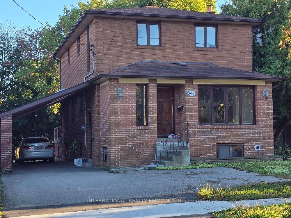 Spacious 2 storey house in prestigious Englemont Lawrence Community, near parks, subway, buses, excellent schools, and shopping malls plazas.