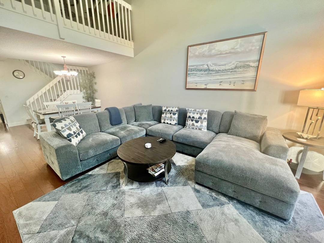 Prime location just moments from the beach !