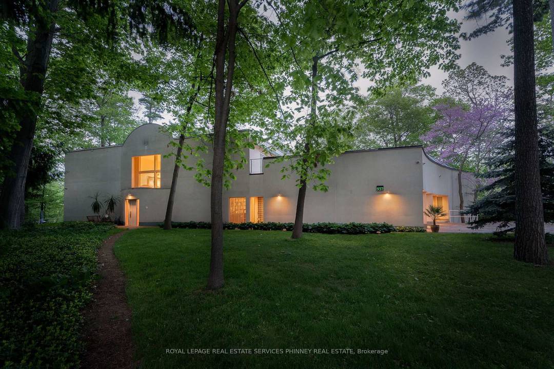 Bauhaus Masterpiece in Lorne Park Estates.