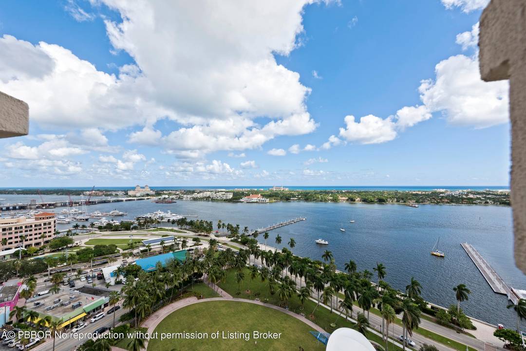 The Strand, stunning unit, fabulous terrace, great location in town.