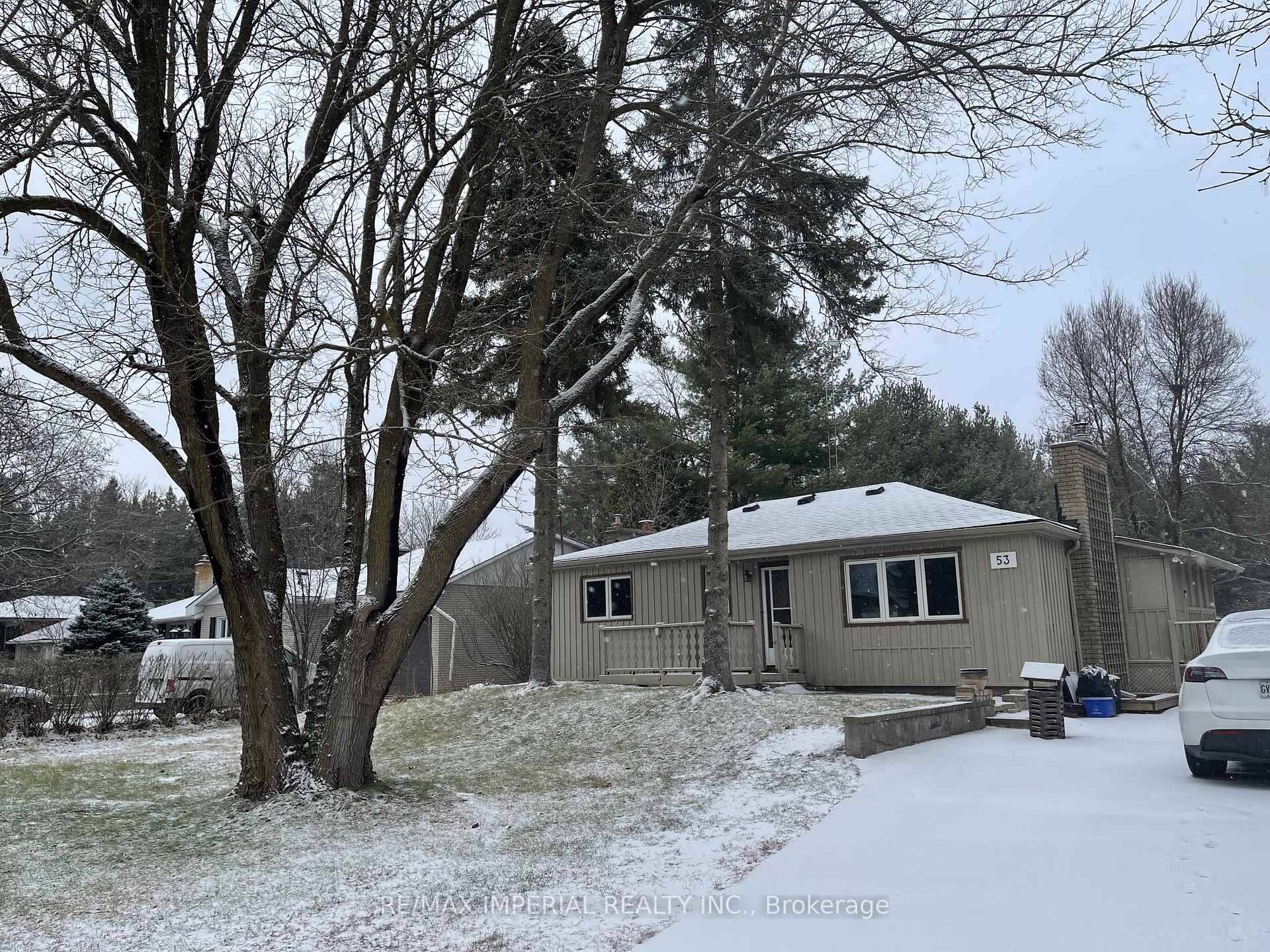 Cozy Brand New Renovated 2 Bedroom Family Size Home On Quiet Dead End Street In North Whitby.