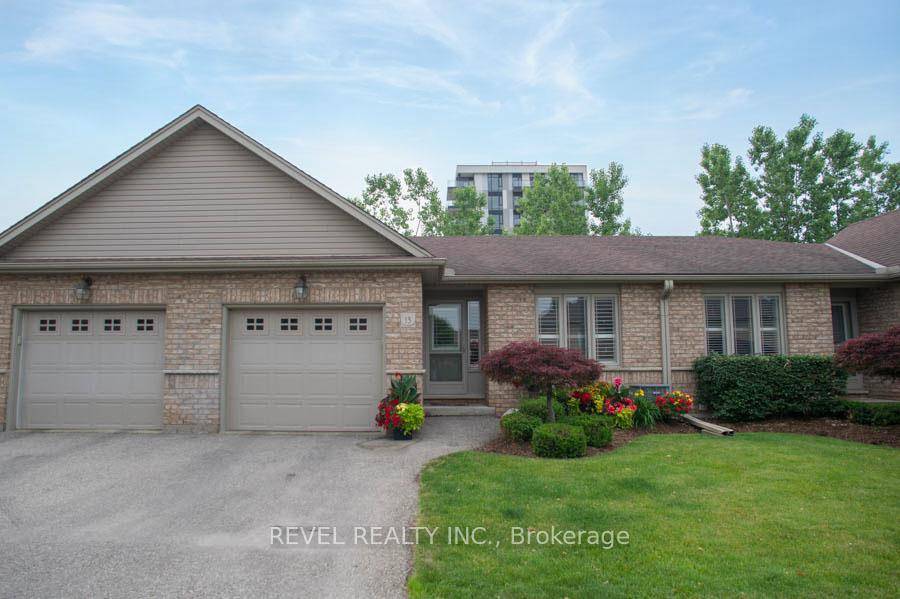 Welcome to this beautifully maintained bungalow townhouse condo in the desirable West Brant neighbourhood, close to parks, trails, schools, and amenities.