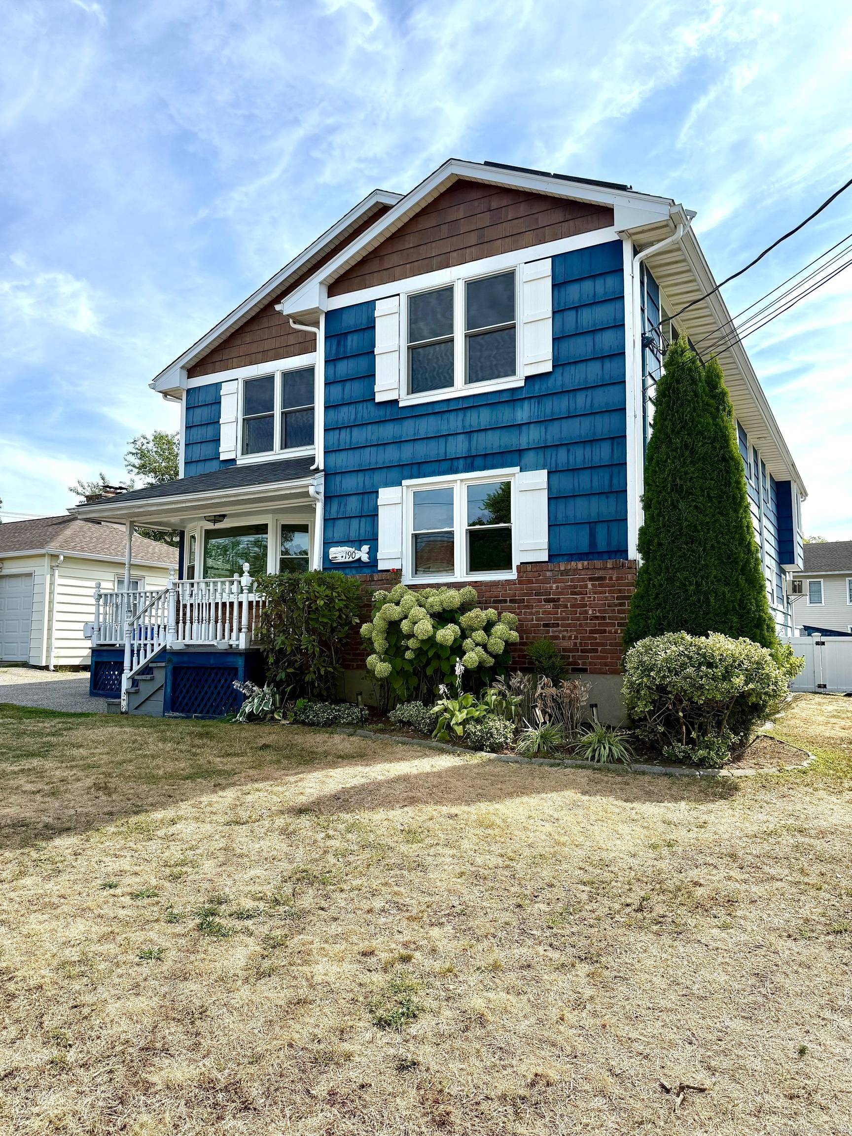 Welcome to your dream beach home in the quaint SUBURB of Lordship !