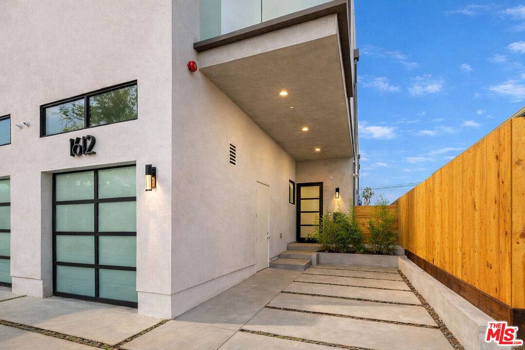 1612  S Wooster St 4BR Beverlywood La