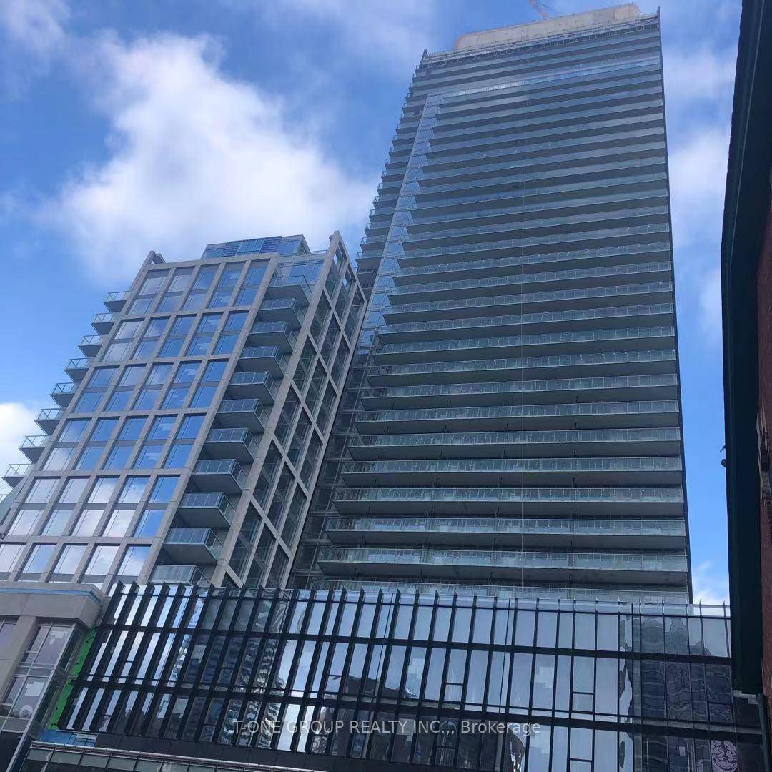 Excellent Location The Gloucester On Yonge In The Heart Of Downtown Toronto.