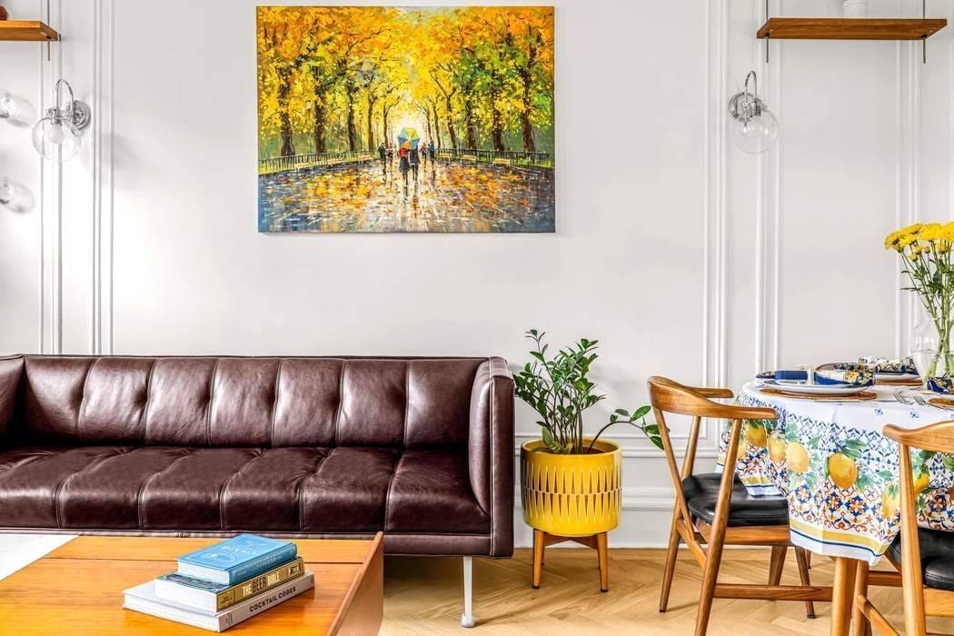 CONDO PRE WAR CHARM SUN DRENCHED OPEN VIEWS LOCATION Welcome to Residence 11F at The Sabrina, an exquisite pre war condominium that masterfully combines timeless elegance with modern convenience.