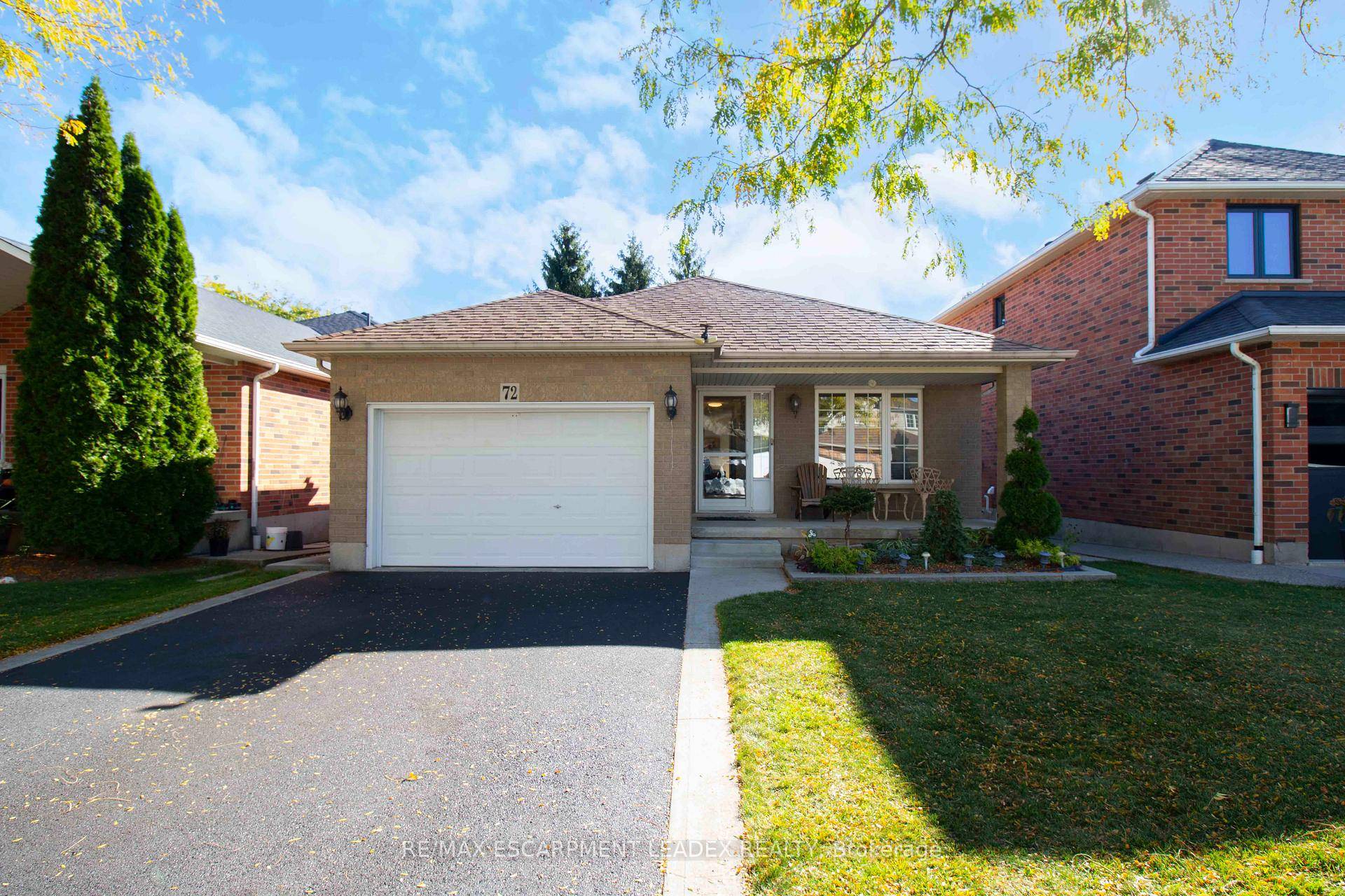 Welcome to this charming bungalow featuring an open concept main floor with cathedral ceilings and a walkout to a fully fenced backyard, perfect for relaxing or entertaining.