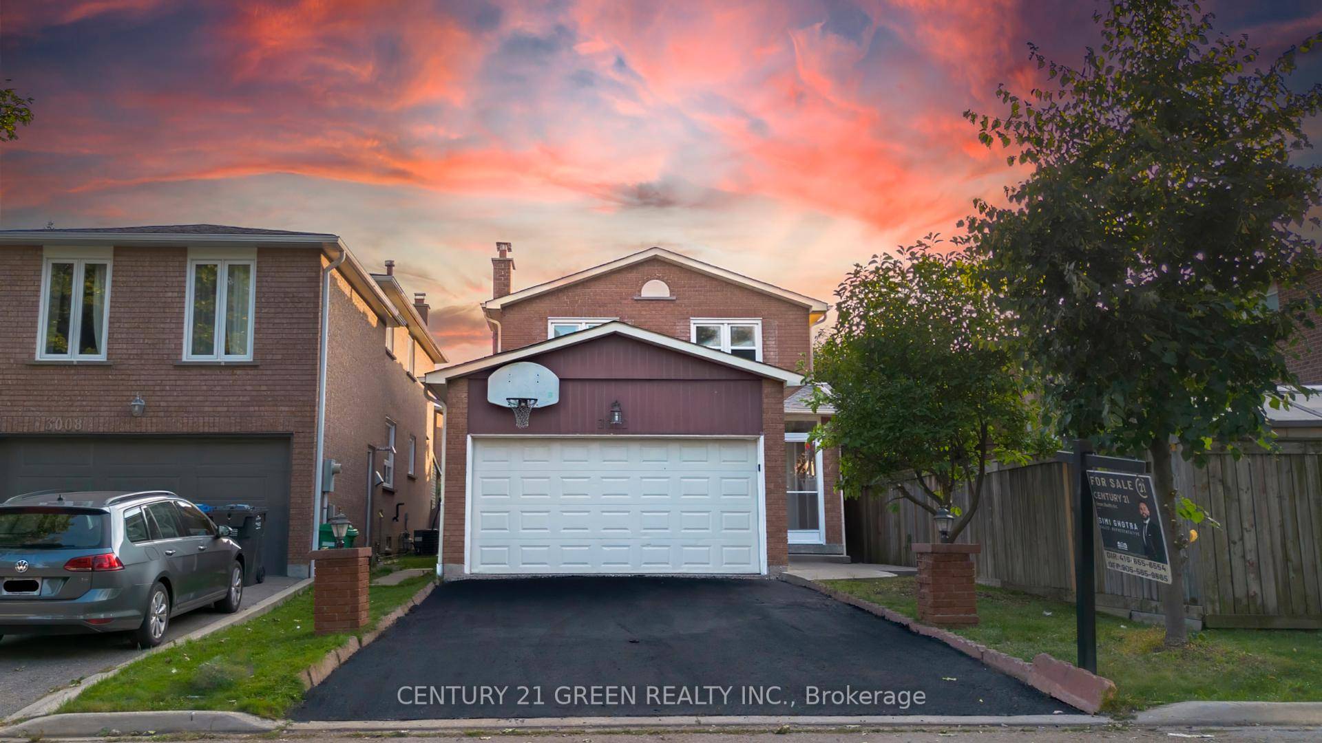 Welcome to this show stopping detached home, perfectly tucked away on a quiet, family friendly street in the heart of Meadowvale one of Mississauga's most sought after communities.