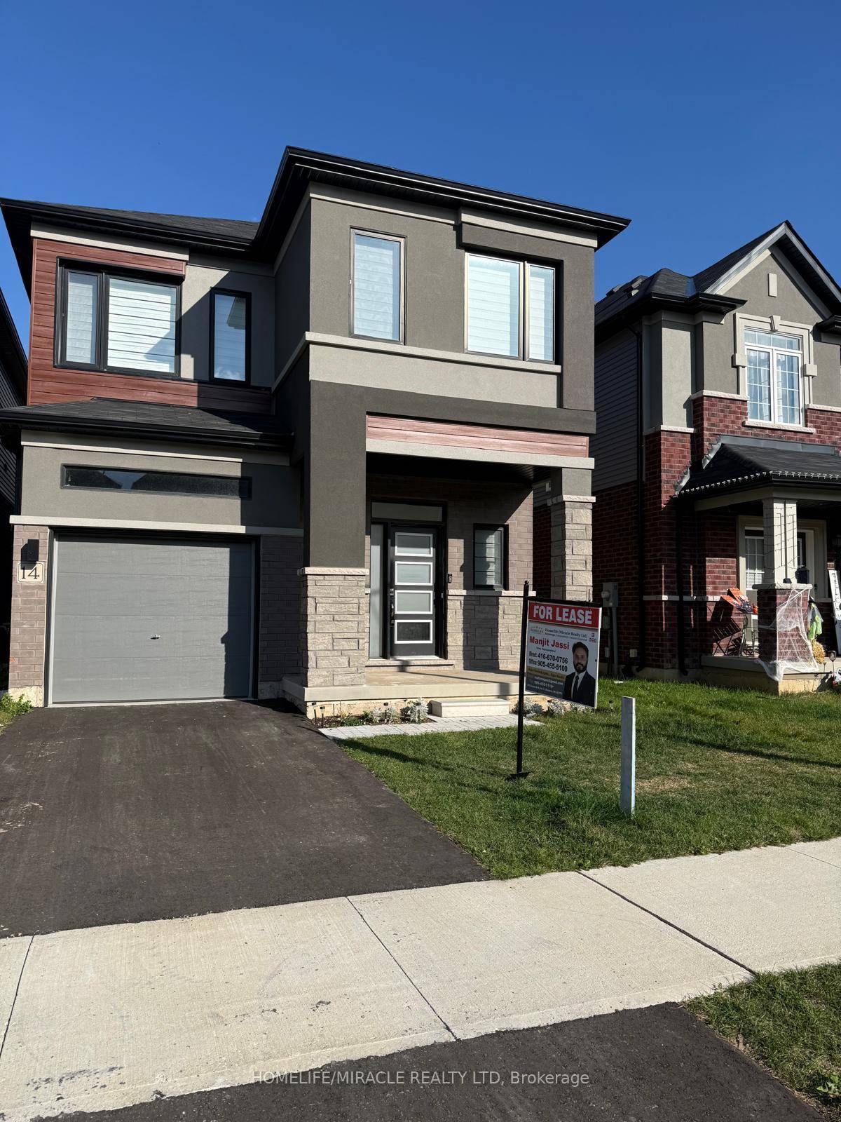 Like Brand New Detached Home in beautiful Community of Brantford, close to Grand river.