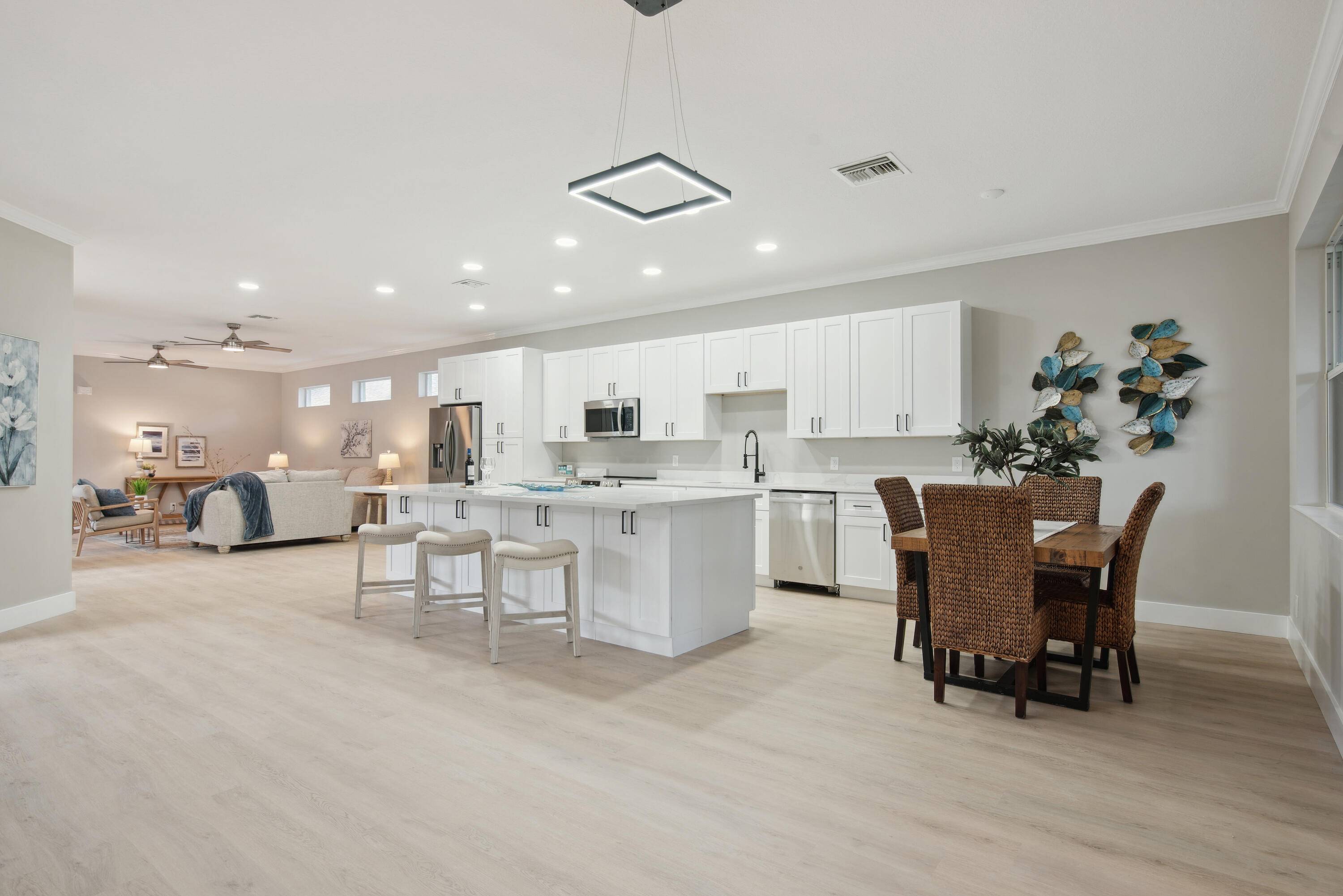 Resort style living this completely renovated home sits directly on the golf course and features 3 bedrooms and 3 bathrooms, a private heated courtyard pool, and a completely separate ''casita'' ...