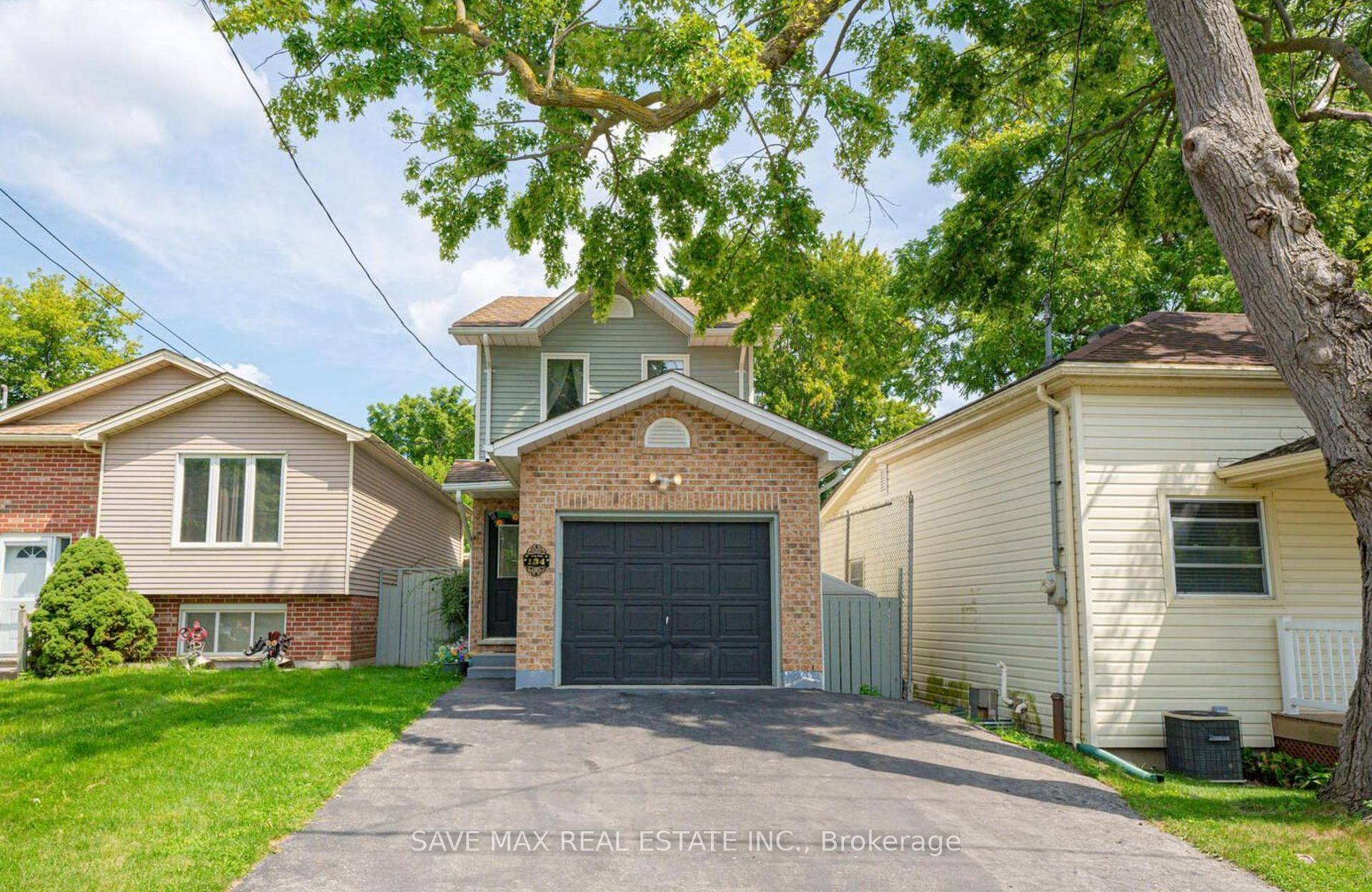 This beautifully updated 2 storey home has been meticulously maintained and features a fresh renovation with new paint throughout.