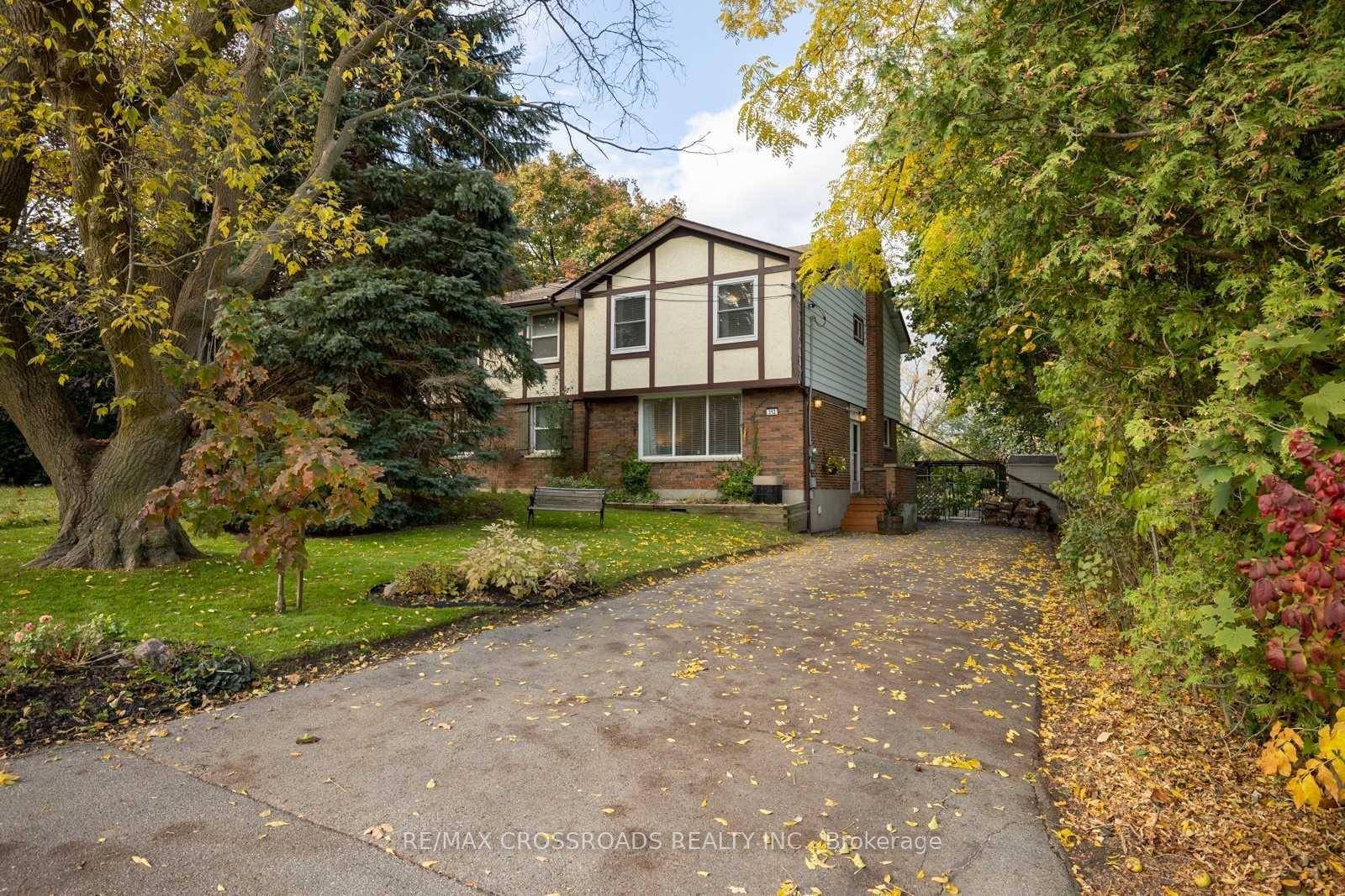 Gorgeous Home in the Heart of Whitby Surrounded by Mature Trees, Peel Park, and Green Space.