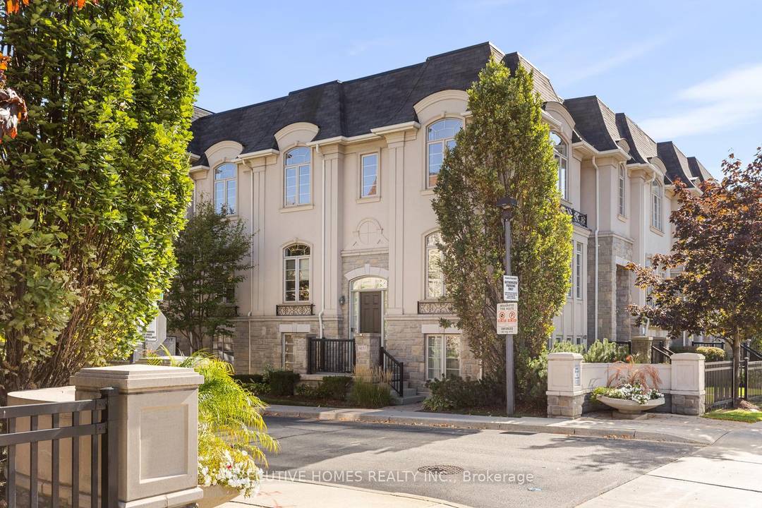 Welcome to this stunning luxury townhouse in the heart of Mississauga just steps from Square One Mall.