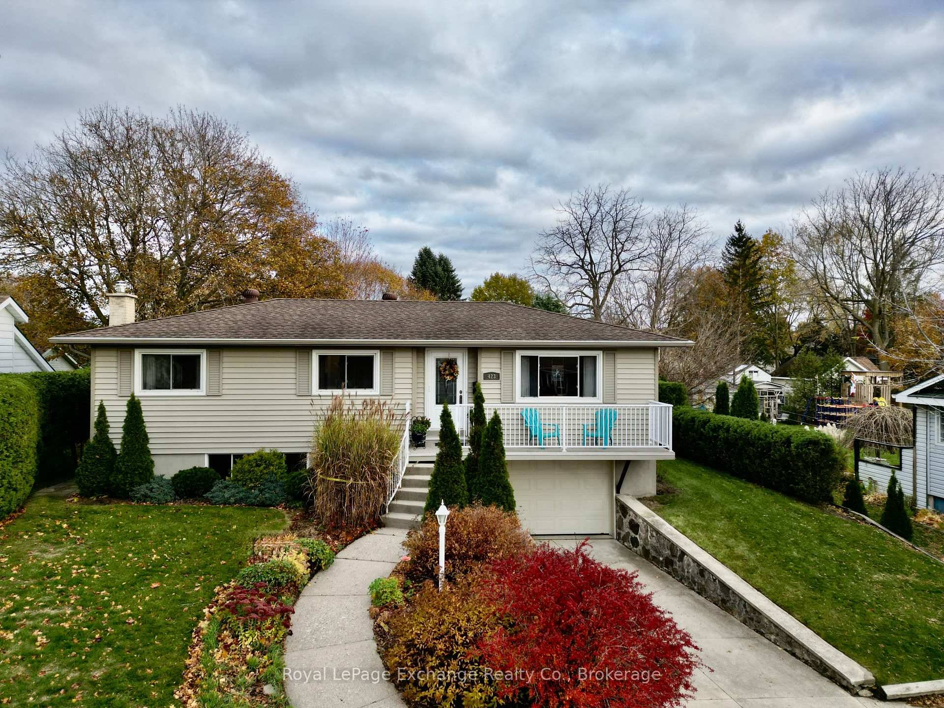 This well maintained 3 bedroom, 2 bathroom bungalow offers over 2, 100 sq.