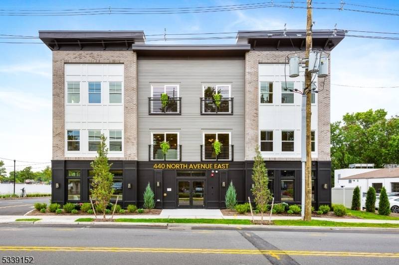 NEW PRICE ! ! ! ! 440 North Ave East Where Luxury Meets Convenience Discover spacious, luxurious 2 bedroom, 2 bathroom apartments at 440 North Ave East, where modern living ...