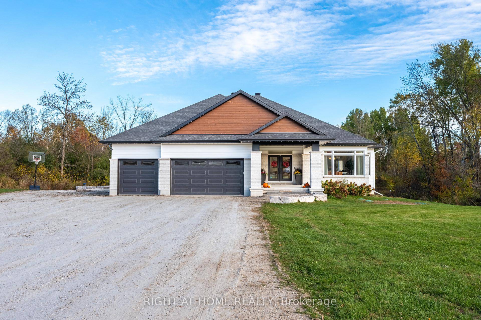 Come Make Memories Here in this Tay Valley Estates Home.