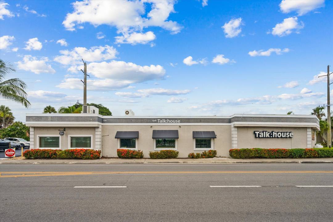 LOCATION ! LOCATION ! LOCATION in City of Stuart !