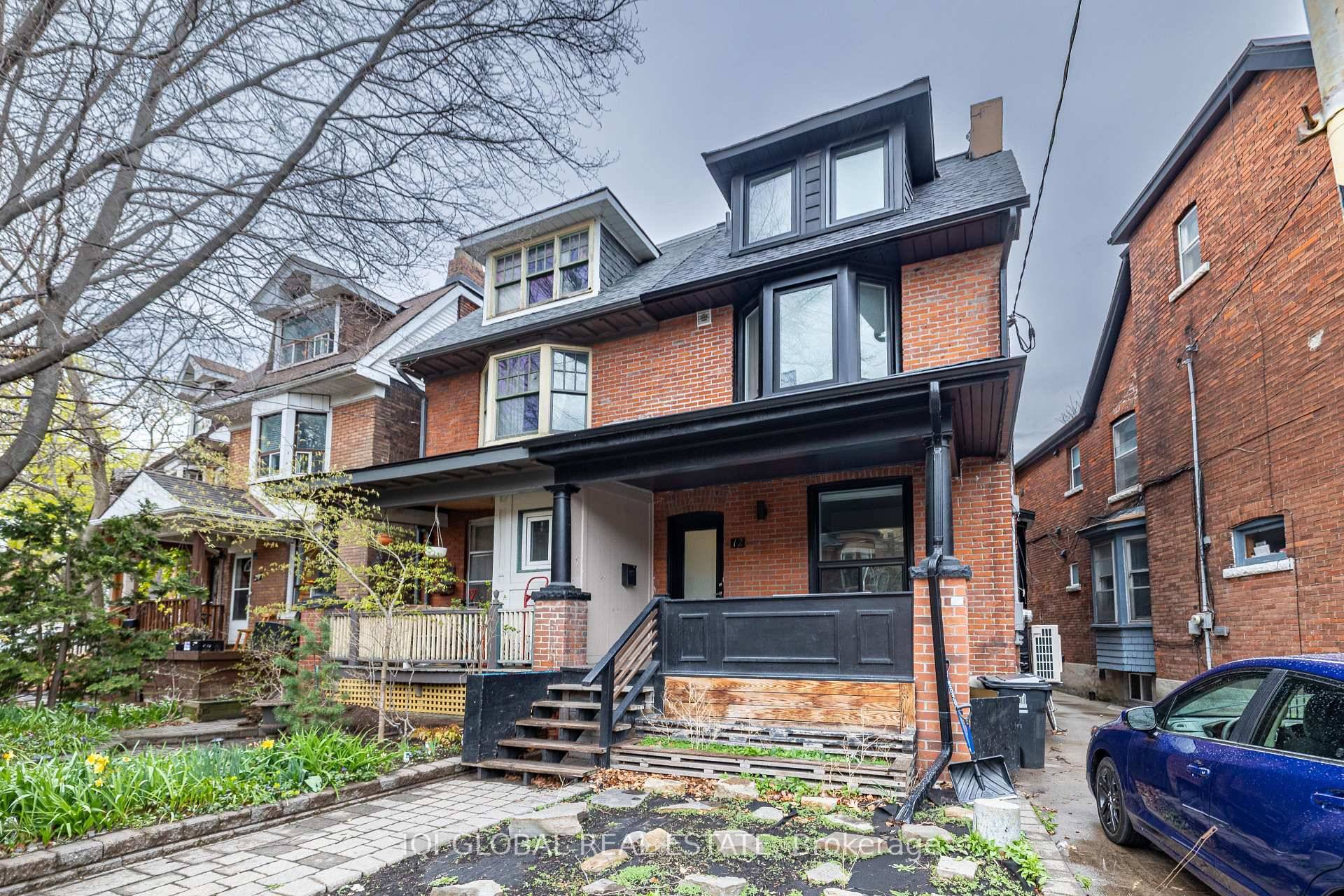 Stunning Main Floor Apartment In The Heart Of Desired Neighborhood.