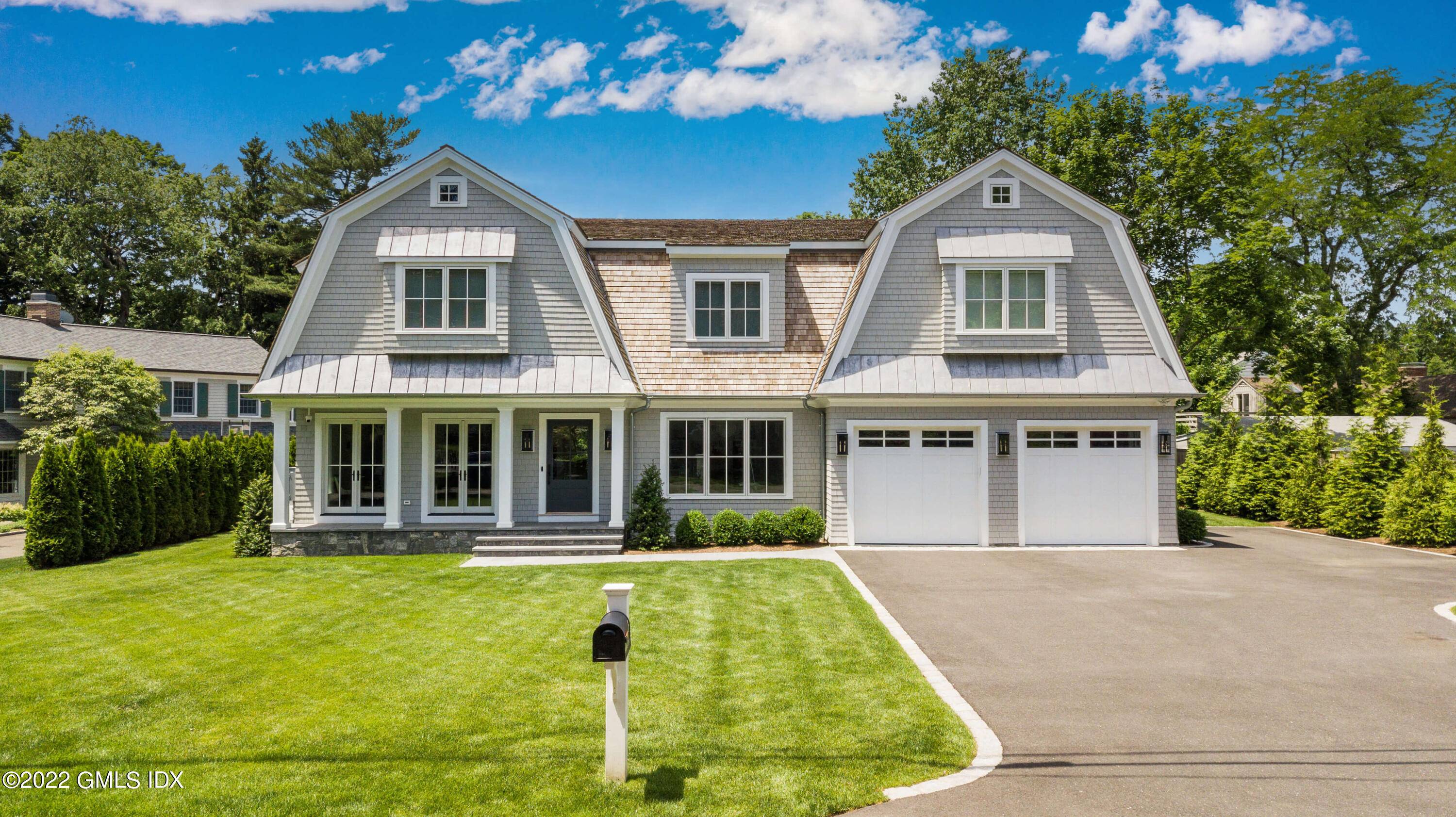 This Ultra stylish 5 bedroom home in Noroton Manor with a beautiful entry hall open to generously scaled rooms.