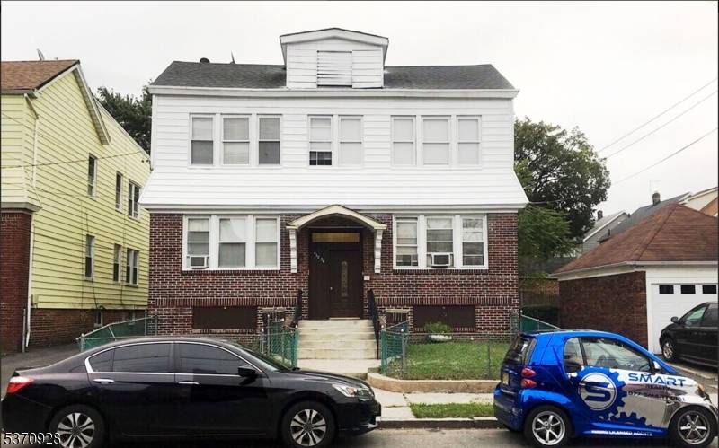 Fantastic 4 family house in the desirable Weequahic section of Newark.