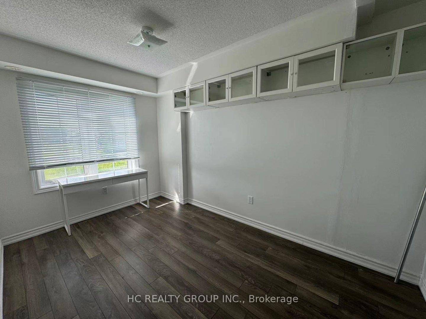 Townhouse In The Top Rated Cornell Community, Spacious amp ; Bright Unit.