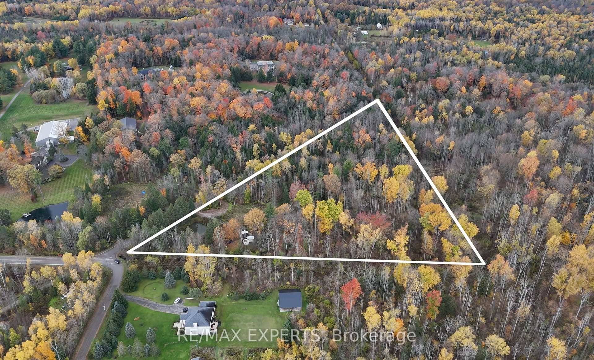 Welcome to this beautiful and picturesque 7.