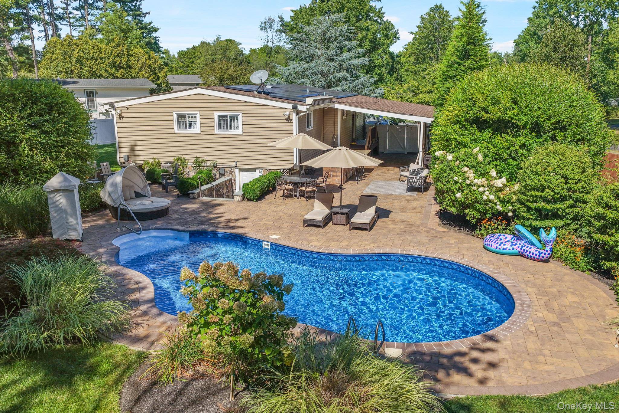 Jackpot ! You can stop looking for your next home because this is it.