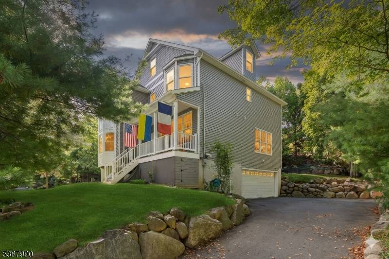 Welcome to this stunning custom Victorian Colonial w 5 beds 5 full baths in the desirable Parks section of Boonton Town.