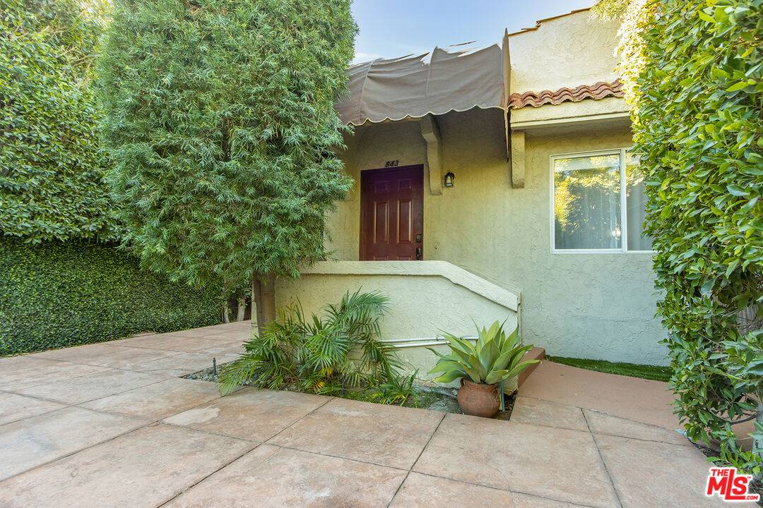 843 N Ogden Dr 2BR Hollywood Hills East La