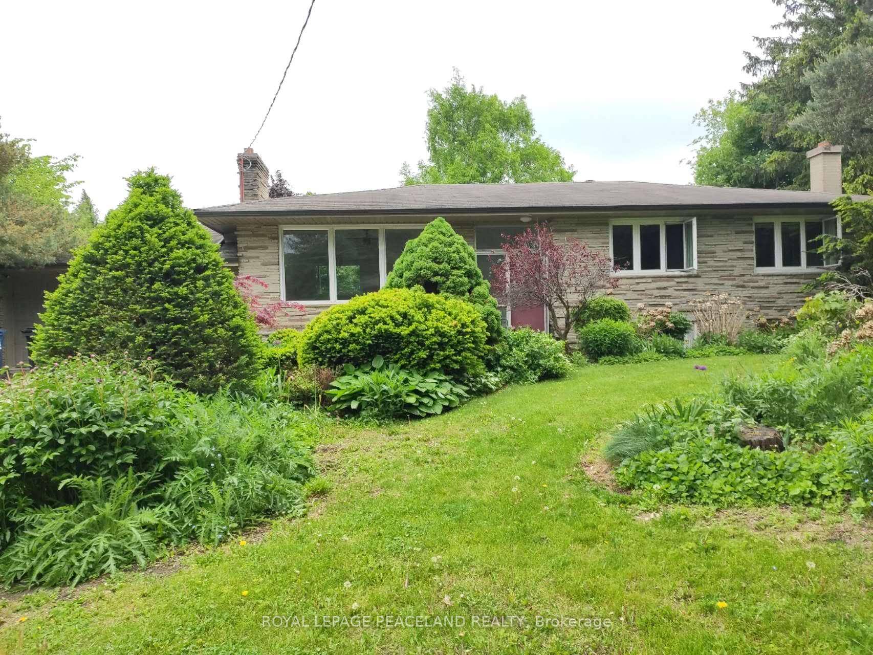 Welcome To 10 Challister Court, A Renovated Bungalow Located On A Cul De Sac In Bayview Village.