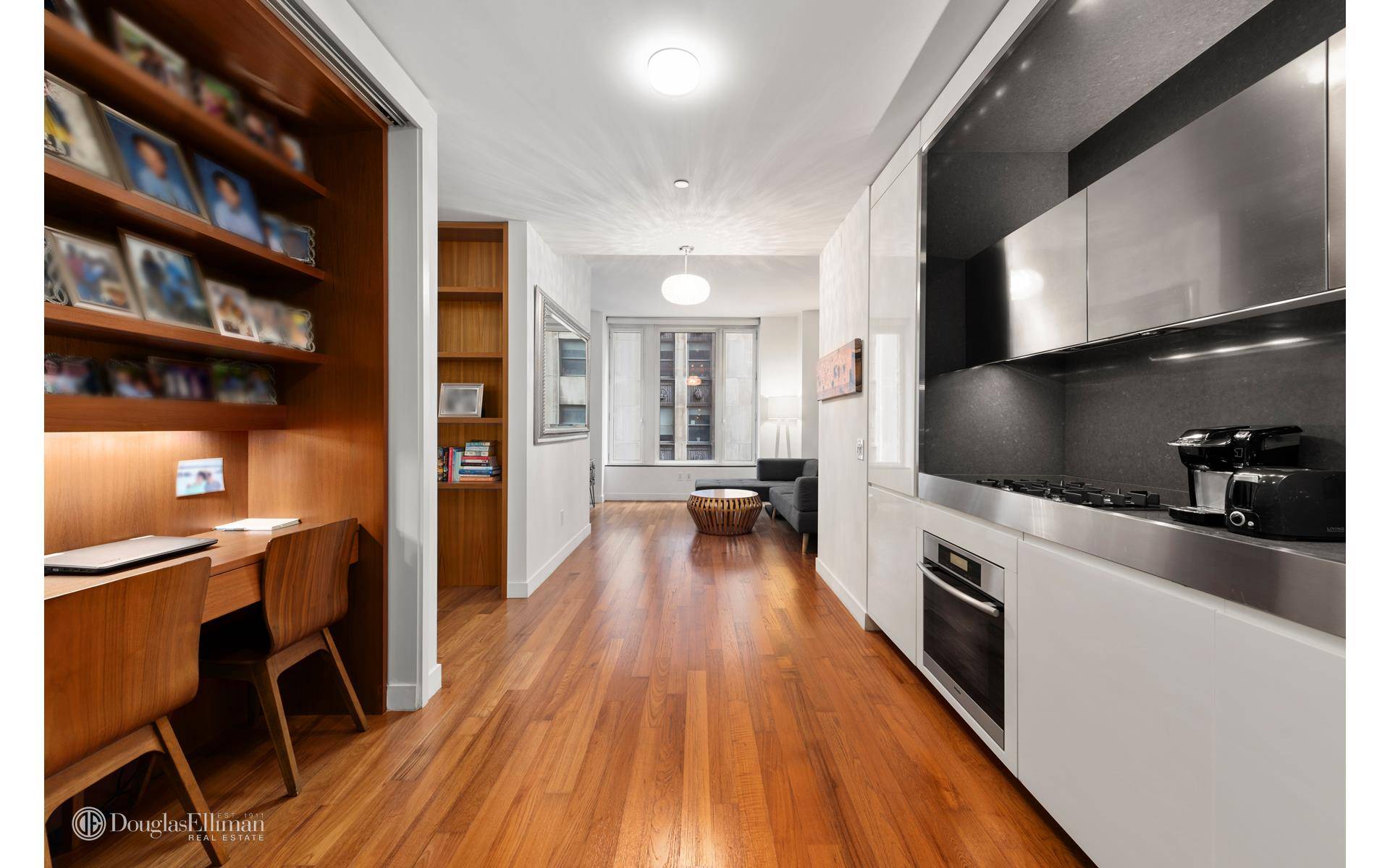 Residence 8G is an immaculate and sleek 1 Bedroom 1 Bathroom Condo located in the heart of the Financial District.