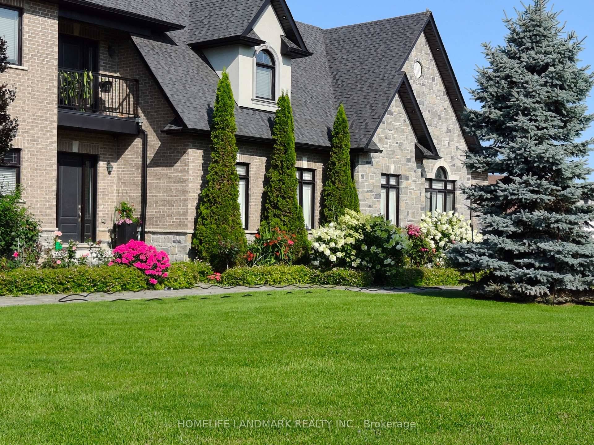 Beautiful 2Bedroom 2 washroom, Large Windows With Plenty Of Natural Light.
