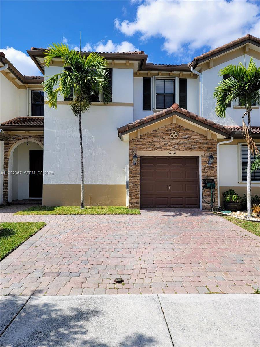 Beautiful Imperial Model Two Story Townhomes in Garden Estate, 4 Beds amp ; 3 Baths, Family Room, Living, dining Room, and Breakfast Area, Granite Counter Top, Stainless Steel Appliances, Washer ...