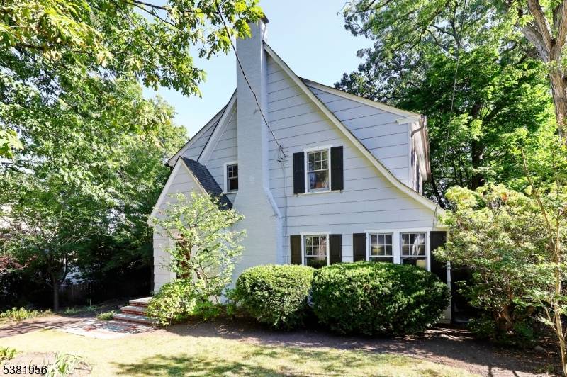 Welcome to 20 Orchard Road, a charming colonial home in a prime Chatham location, just moments from Washington School and the vibrant downtown area with its shops, restaurants, and Midtown ...