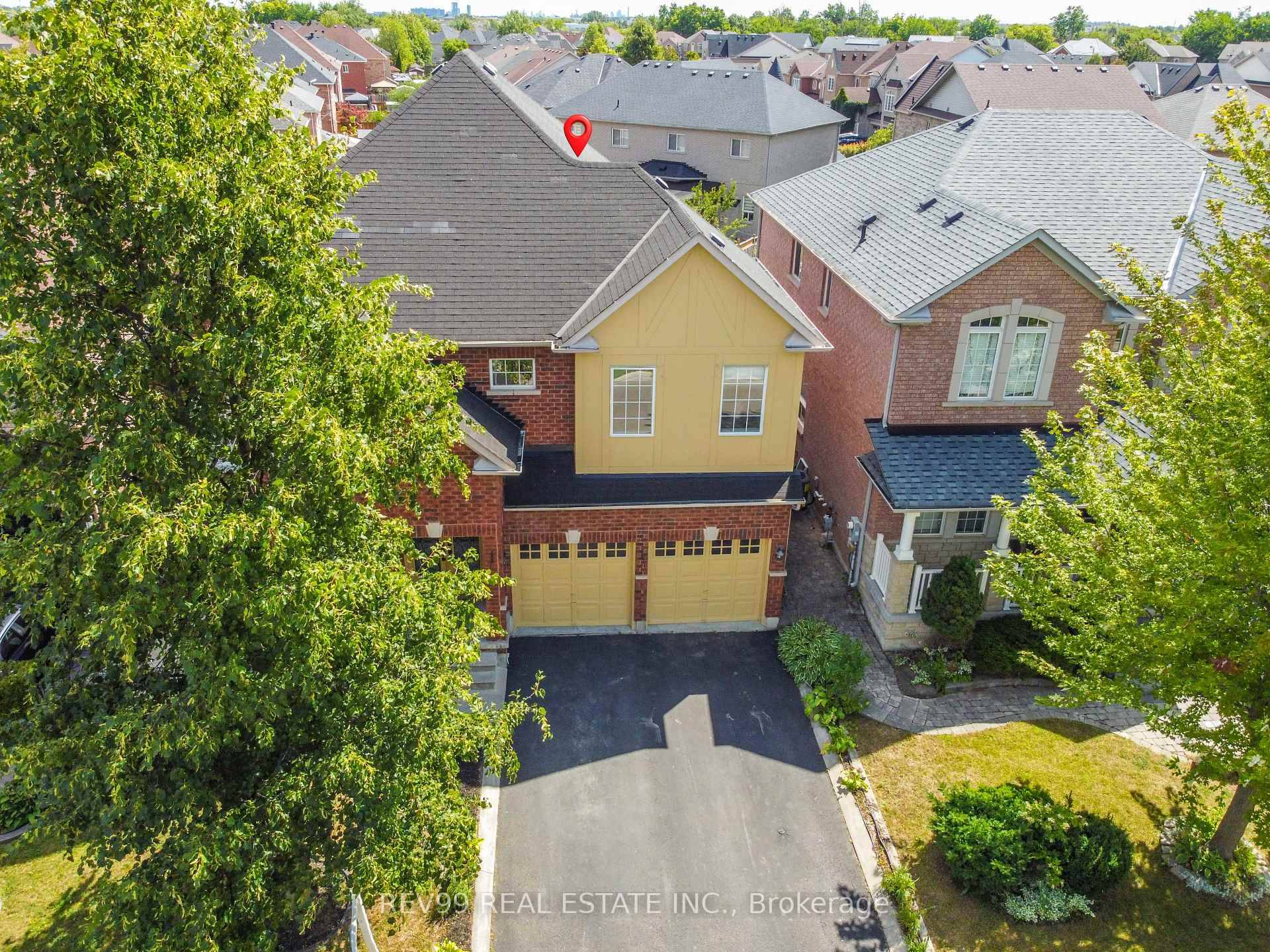 Stunning 4 bedroom detached masterpiece in the prestigious area of Fletcher's Meadow Virtual Tour https mississaugavirtualtour.
