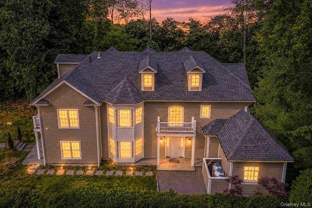 Come see this ready to move in custom built new construction that sits at the end of a cul de sac !