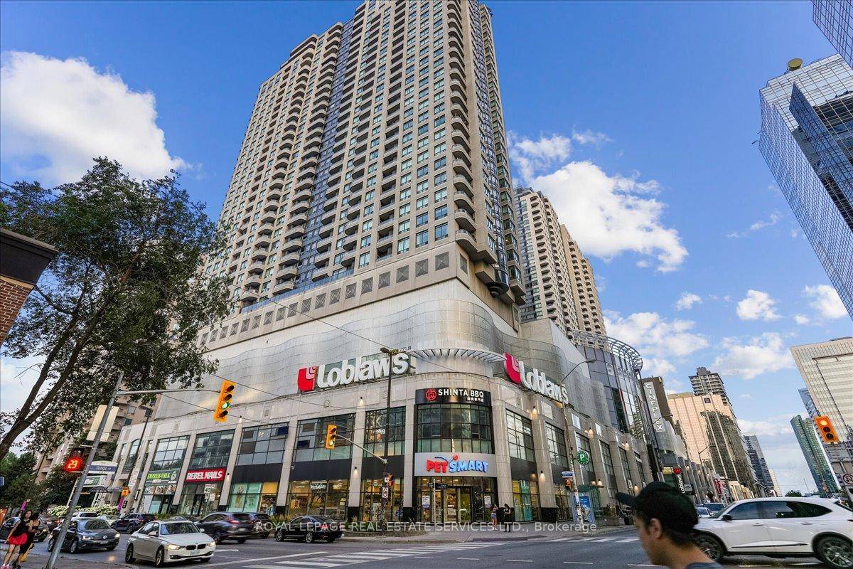 Immaculate Sundrenched 1012 square foot 2 bedroom 2 bath suite in the prestigious Royal Pinnacleresidences on Yonge Street directly across from Mayor Lastman Square, North York Centre and PrincessPark.