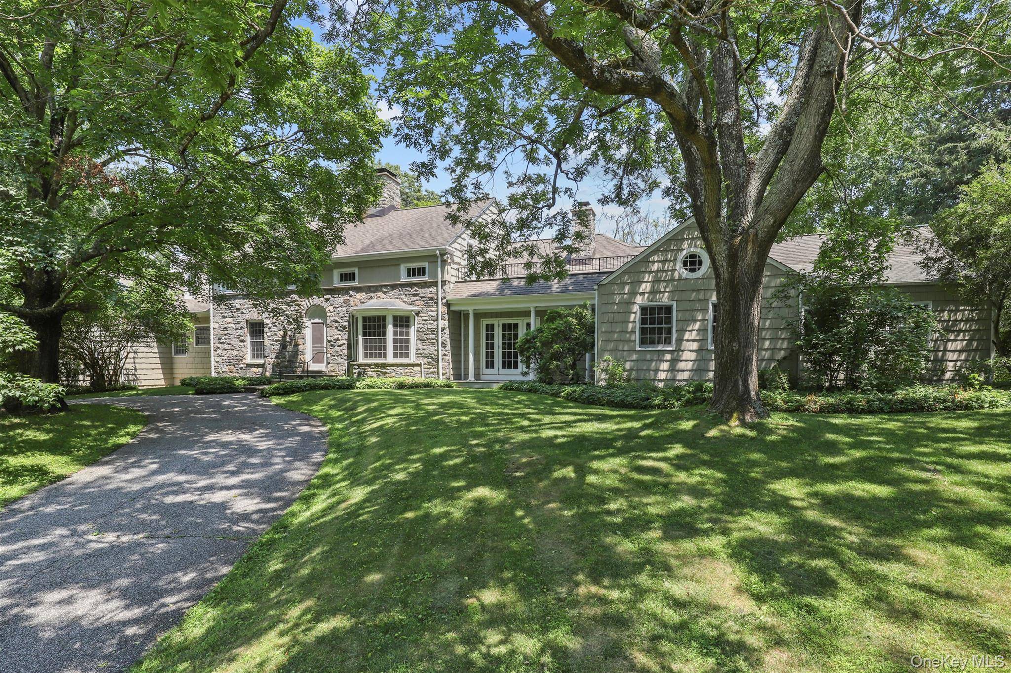Sardana Discover unmatched serenity and total privacy at this wonderful stone and shingle estate, tucked away on 22 acres with a private lake, 2 bedroom guest cottage, and greenhouse.