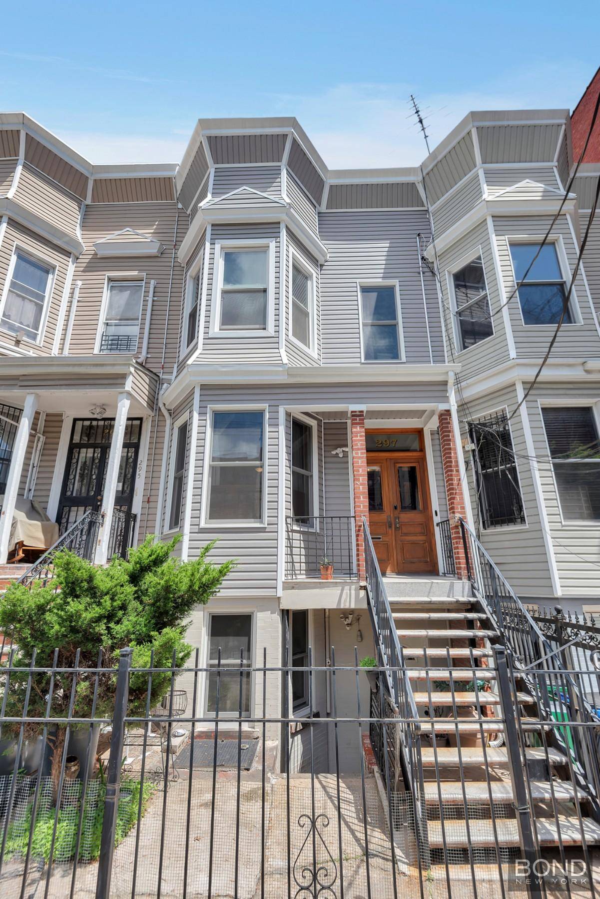 This beautiful 3 story one unit home with a large backyard was built in 1901 and renovated in 2019 by Swiss architect Julian von der Schulenburg.