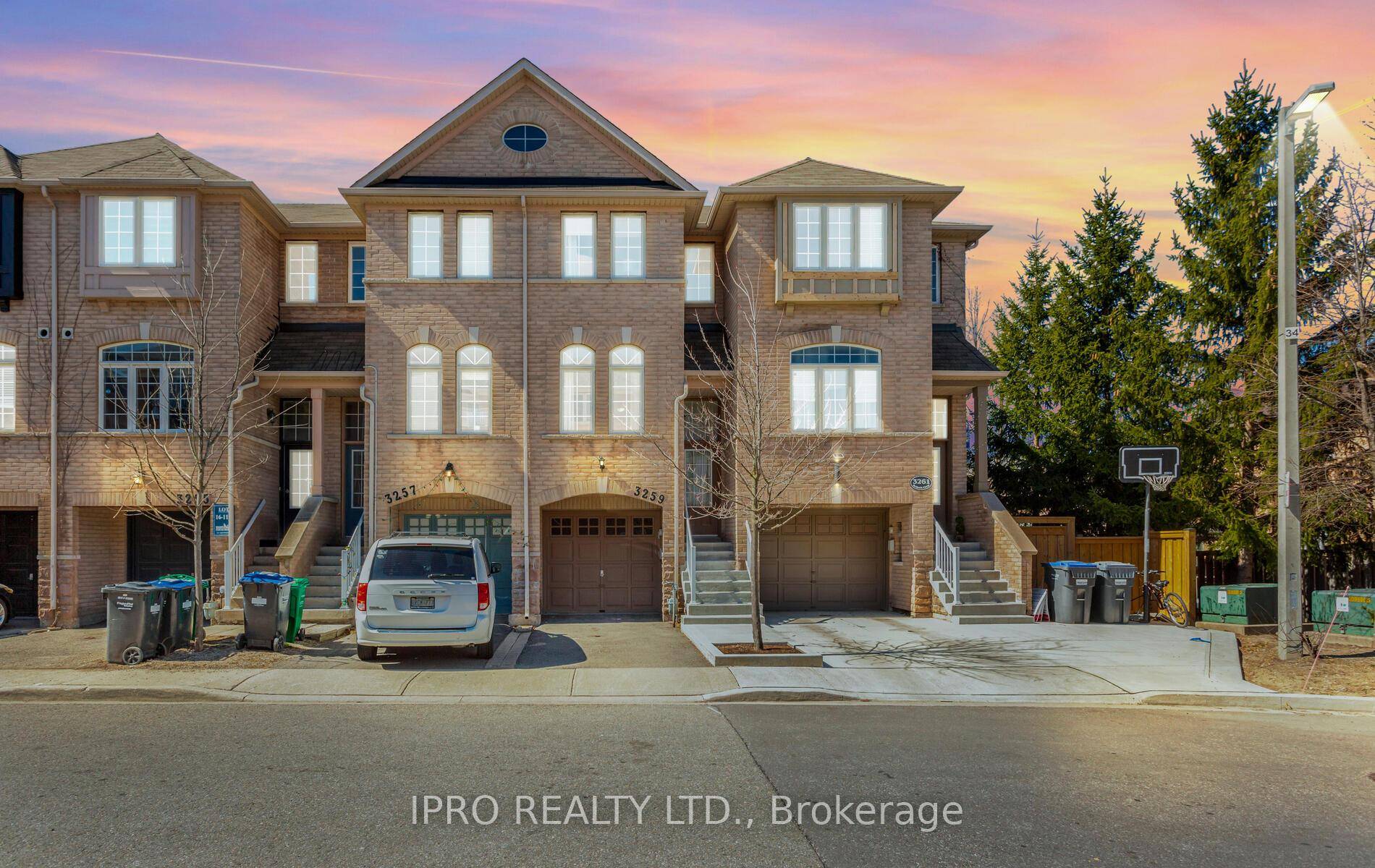 Bright and spacious home located in the sought after and family friendly neighbourhood of Lisgar.