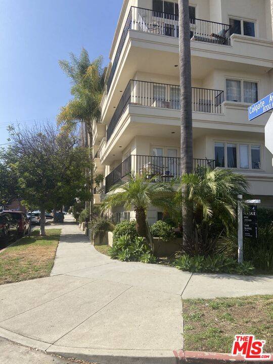 435 Arnaz Dr 2BR Beverly Grove La