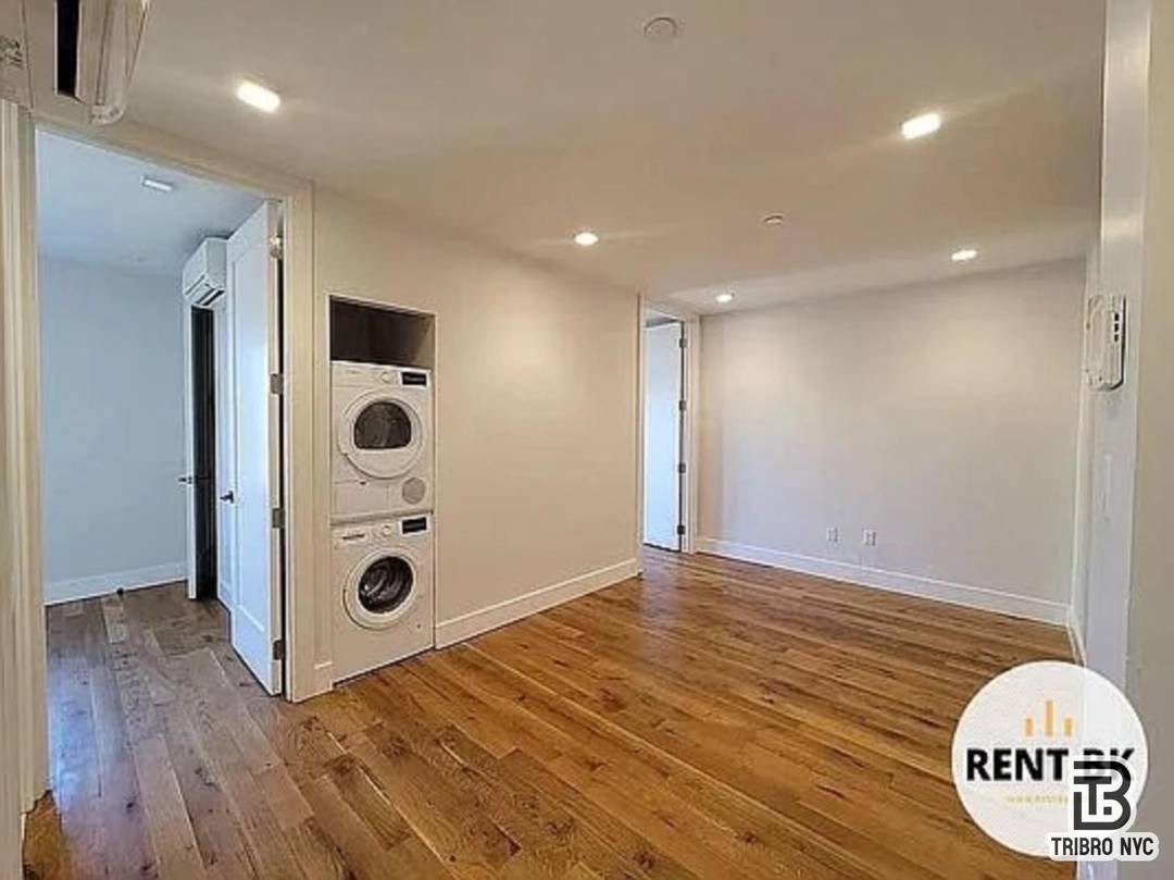 Absolutely gorgeous 2 bedroom in the heart of Williamsburg.