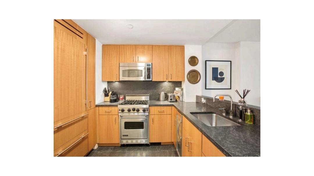 THE WINDSOR PARK CONDOMINIUM Just a few steps of Central Park South, this pre war Condominium designed by the world renowned architect by Gwathmey amp ; Siegel Apartment features LUXURY ...