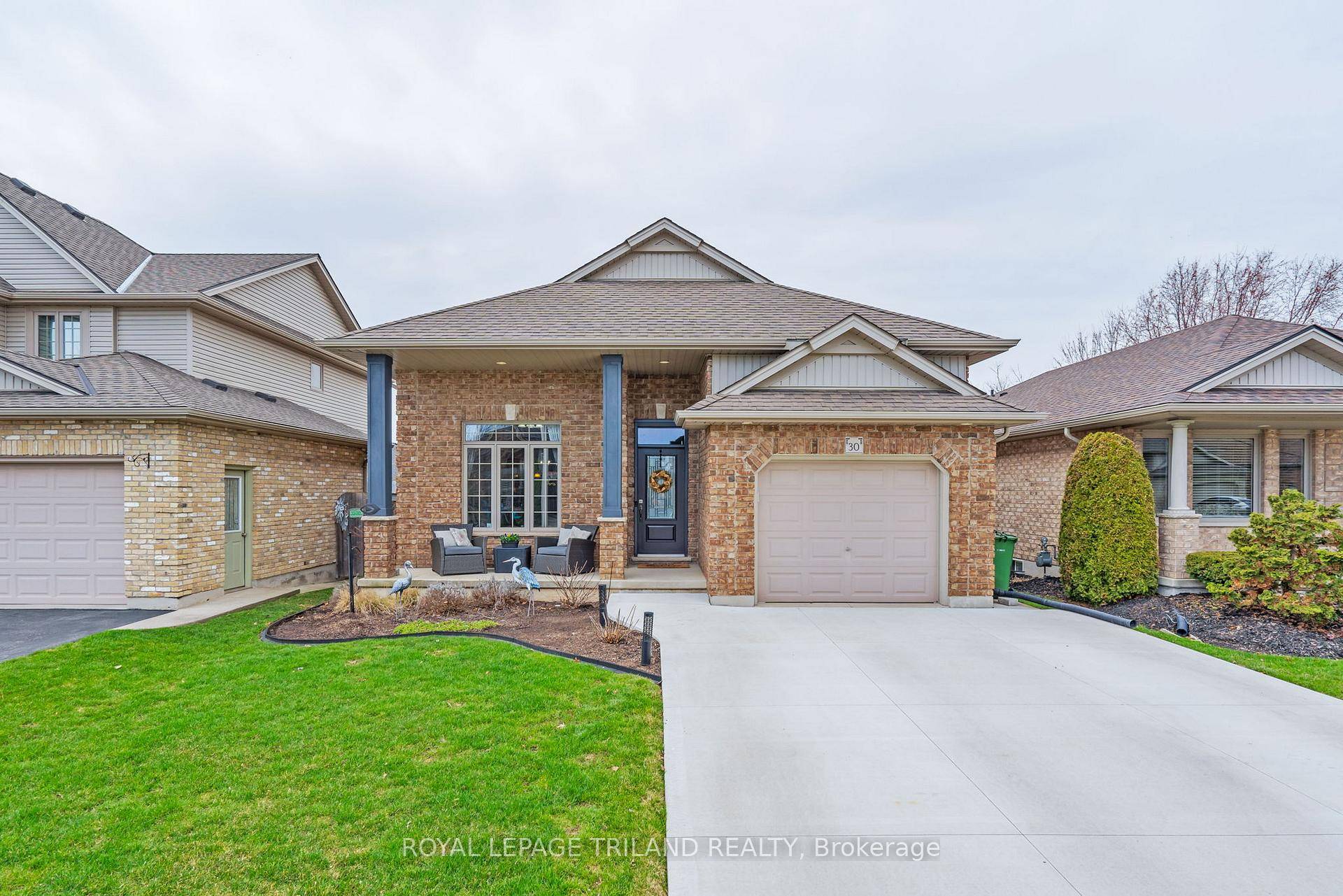 Welcome to your dream home nestled in the desirable Southgate Parkway neighbourhood of St.