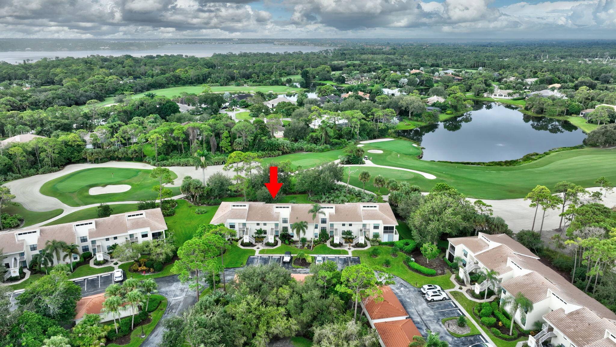 Beautifully renovated first floor condo in Palmetto Village !