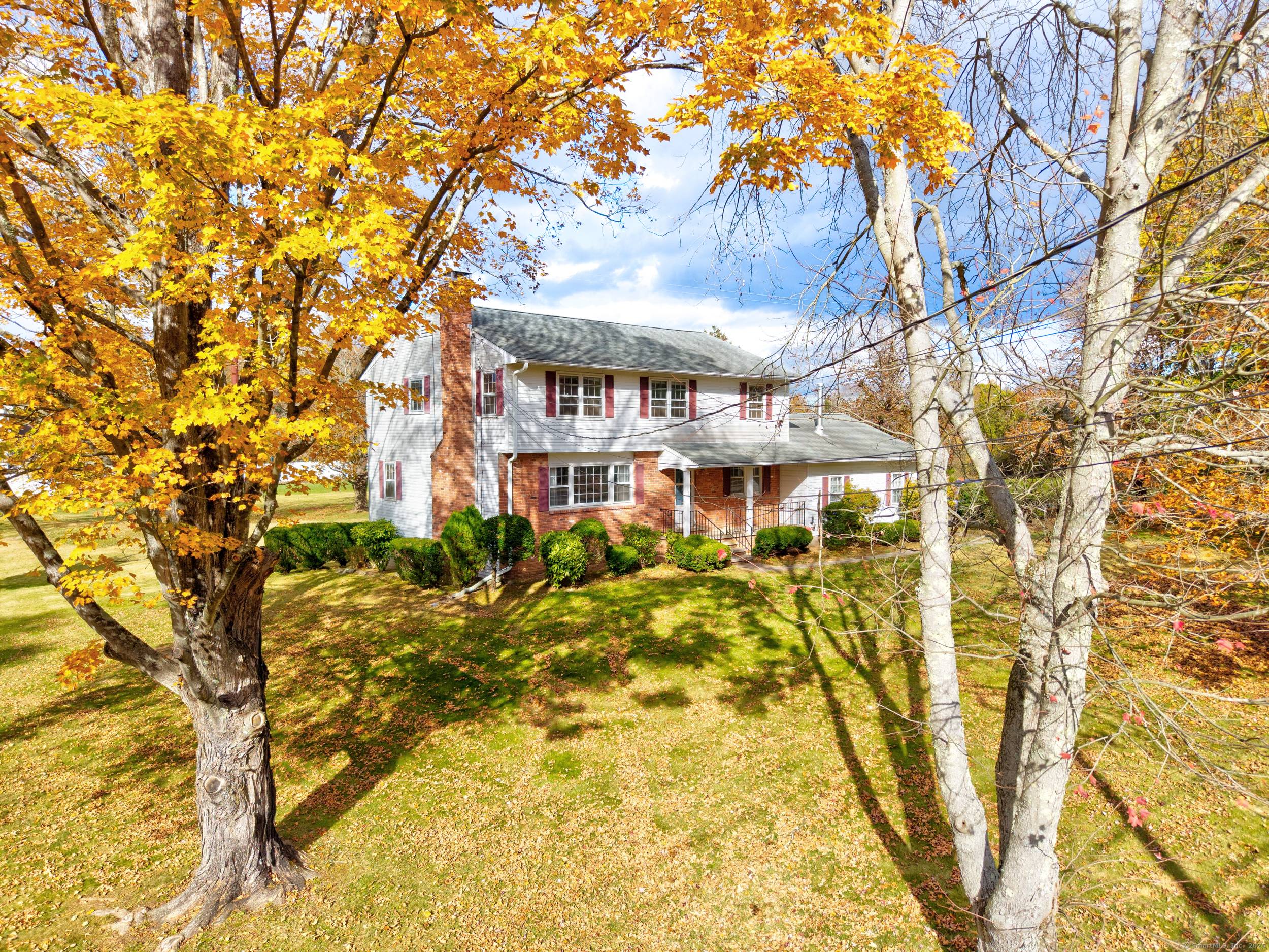 Looking for privacy and space close to town ?