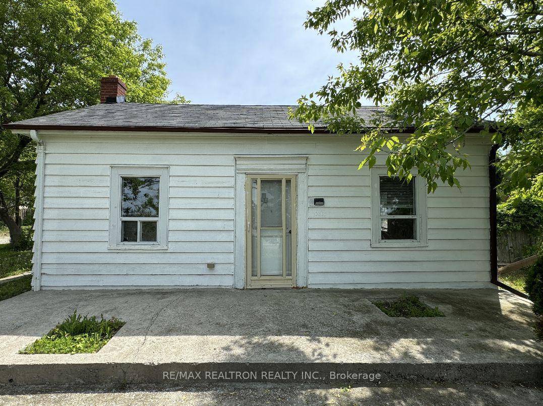 Charming Detached Bungalow on Rare Oversized Lot in Vaughan !
