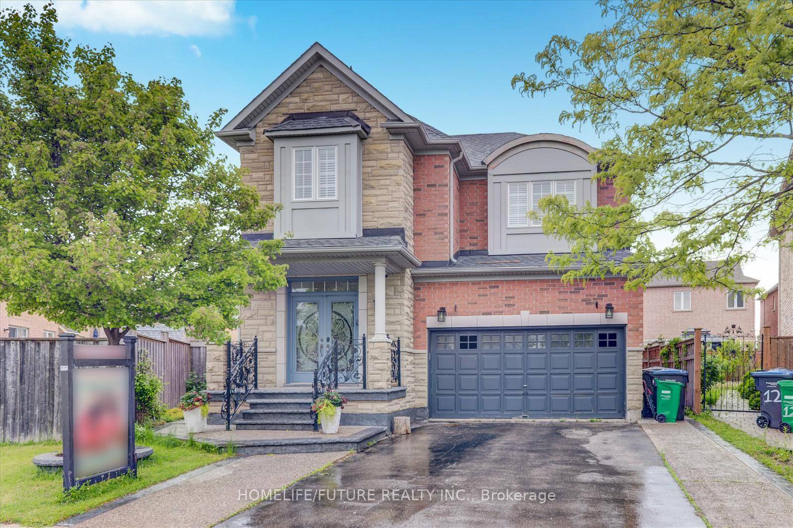 Excellent Location ! ! ! 4 Bedroom, 4 Washroom.